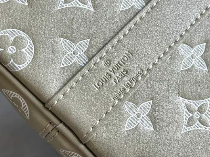 Picture of Louis Vuitton Mens Bags _SKUfw180112270fw